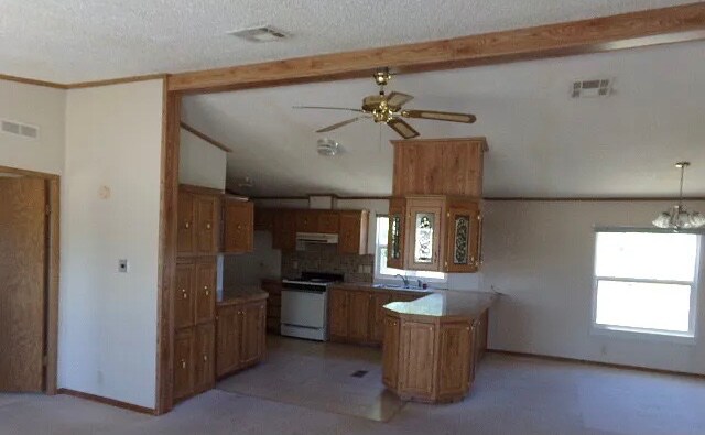 Building Photo - 611 Willow Ln
