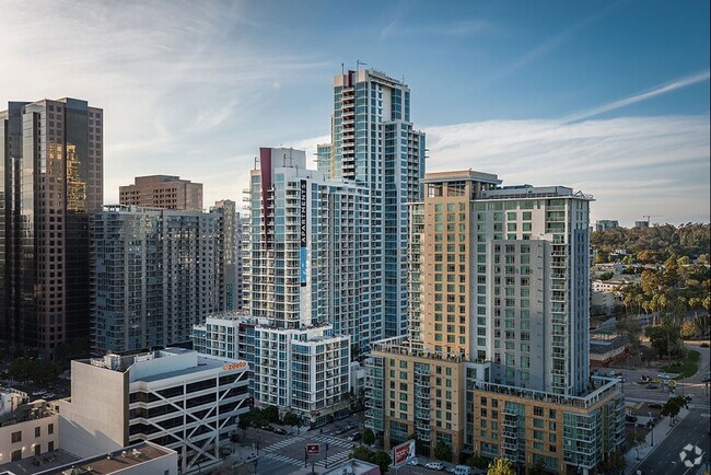 Building Photo - Vantage Pointe