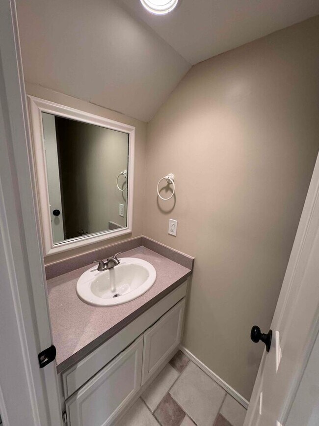 Foto del edificio - Darling 1 Bed, 1.5 Bath Townhouse with sma...