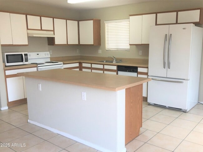 Foto del edificio - 8324 W Catalina Dr