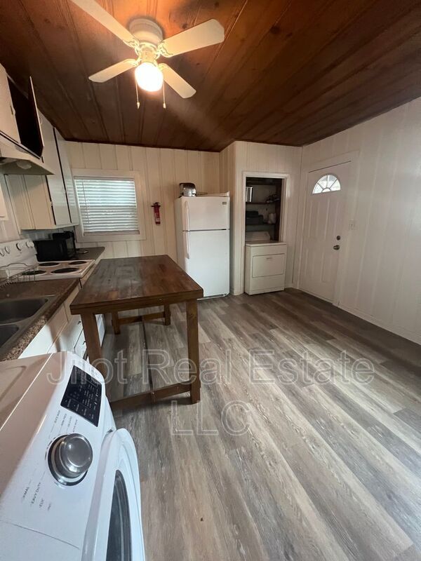 Foto del edificio - 3374 Colville Ave