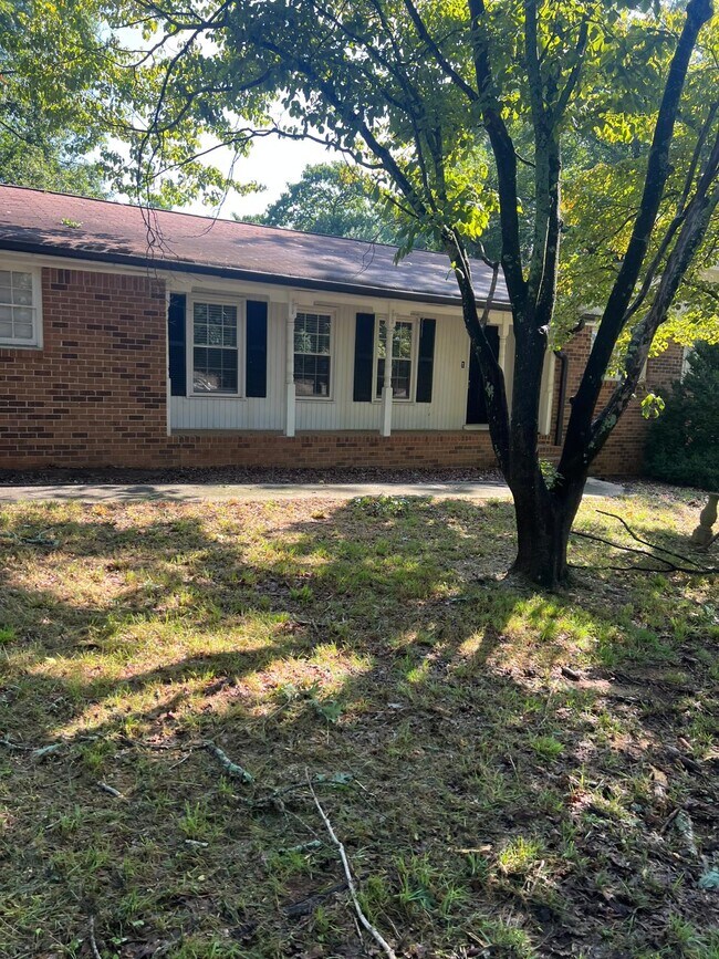 Building Photo - 1848 Dogwood Rd SW
