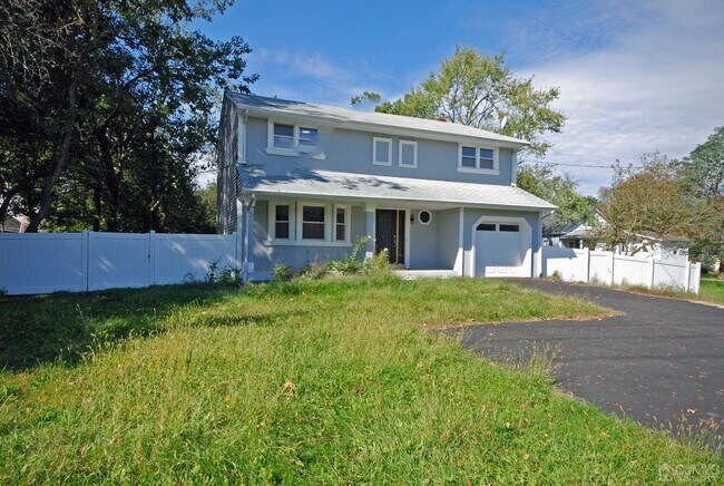 Building Photo - 526 Metlars Ln