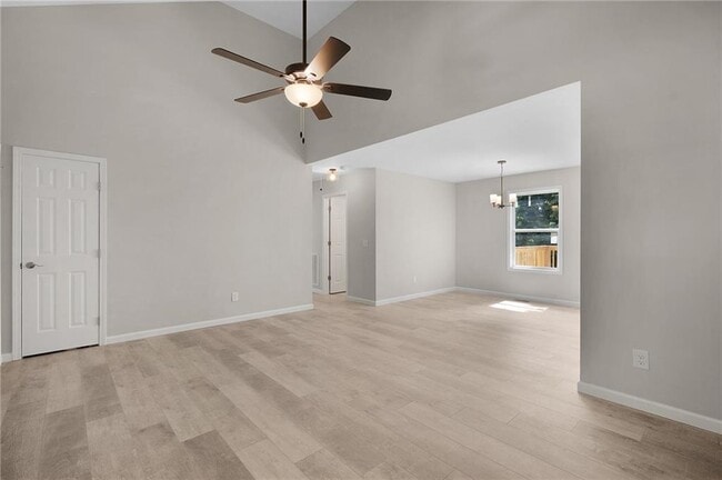 Building Photo - 135 Holly Creek Dr