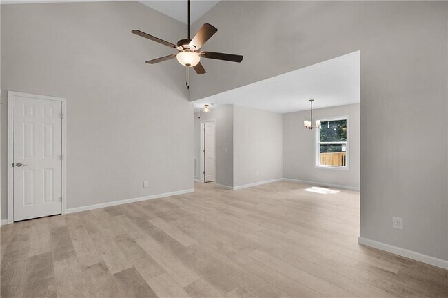 Foto del edificio - 135 Holly Creek Dr