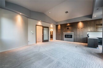 Building Photo - 980 Vegas Valley Dr