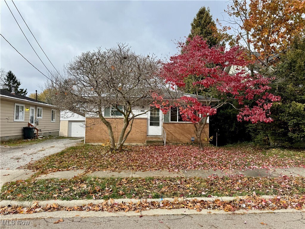 1916 17th St SW Akron, OH 44314 – photo 1