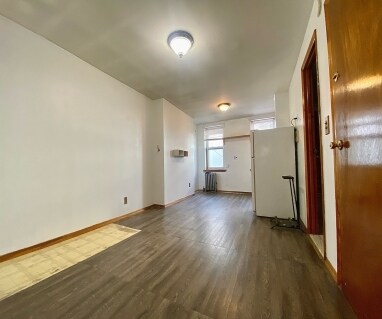 Interior Photo - 409 Smith St