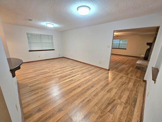 Building Photo - 3034 William Tell St