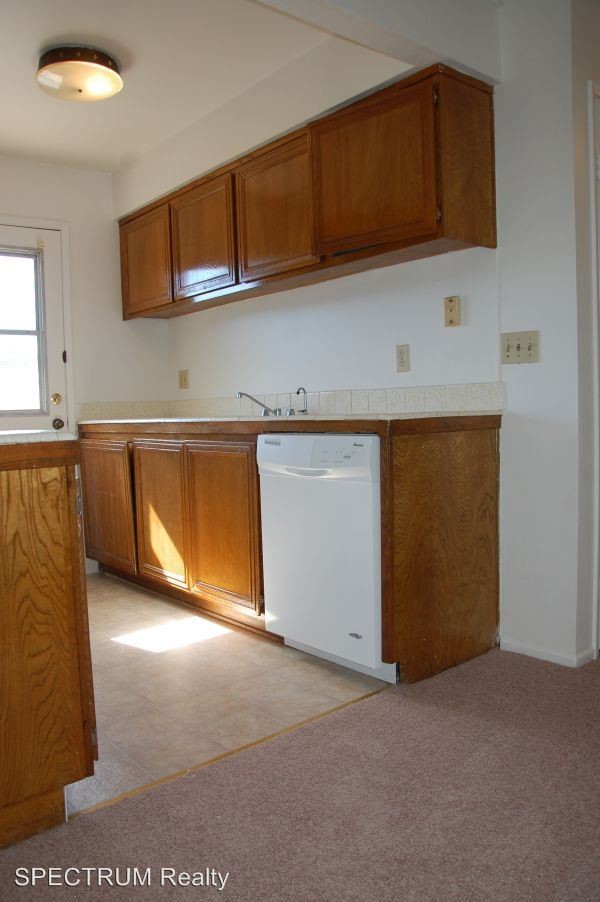 Building Photo - 2 br, 1 bath House - 5951 Hickory Street #4