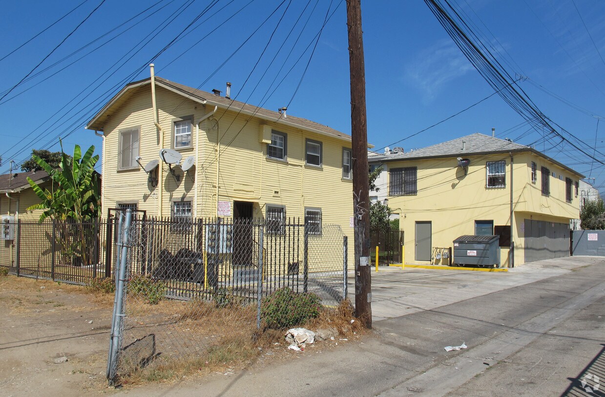 Building Photo - 1048 N Ardmore Ave