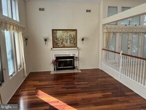Building Photo - 307 Sayre Dr