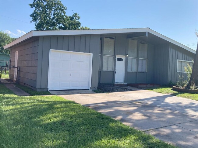 Building Photo - 1311 Parkside Dr