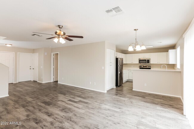 Building Photo - 12622 W Paradise Dr