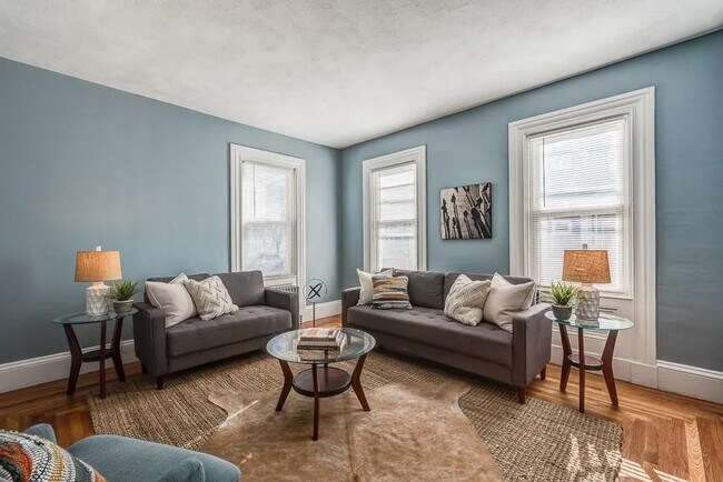 living room - 130 Sutton St