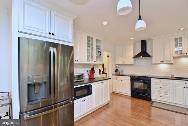 Building Photo - 1441 McLean Mews Ct