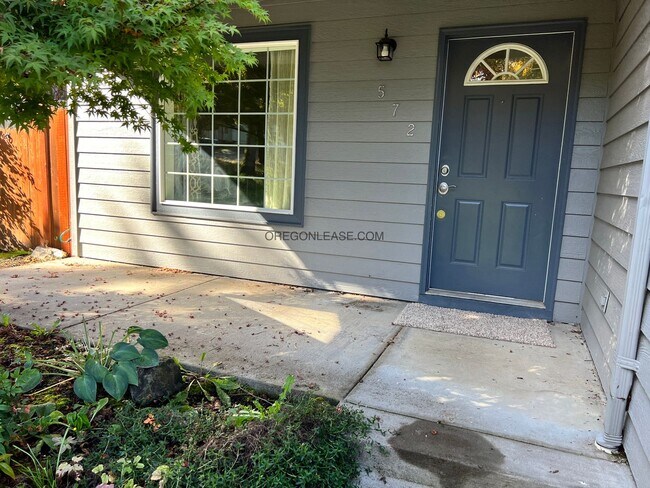 Building Photo - 3-Bedroom Home in the Thurston Hills - Mon...