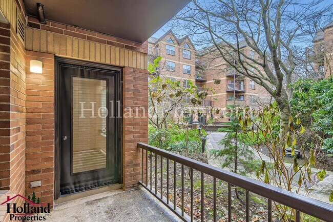 Foto del edificio - Charming 1-Bedroom Apartment in the Heart ...