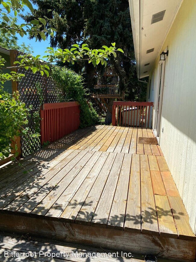 Building Photo - 4 br, 2 bath House - 1201 Poplar