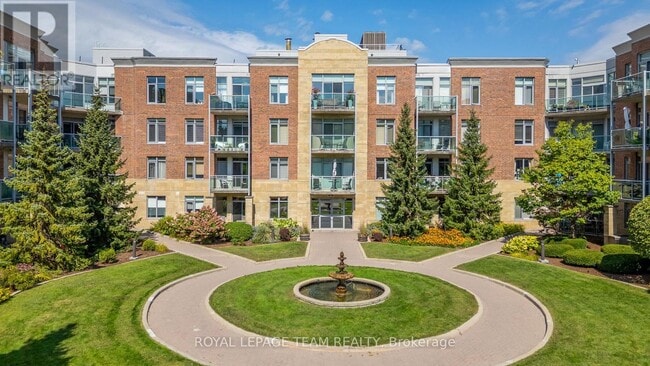 Building Photo - 205 Bolton St