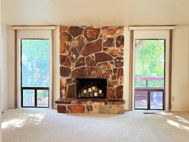Building Photo - 1167 Deerfield Dr