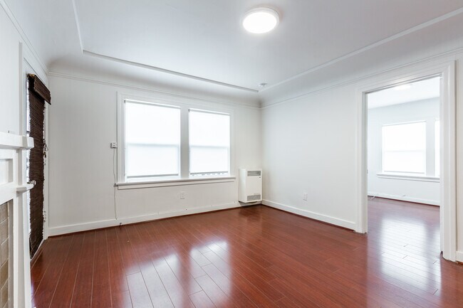 Foto del edificio - 1262 N Poinsettia Pl