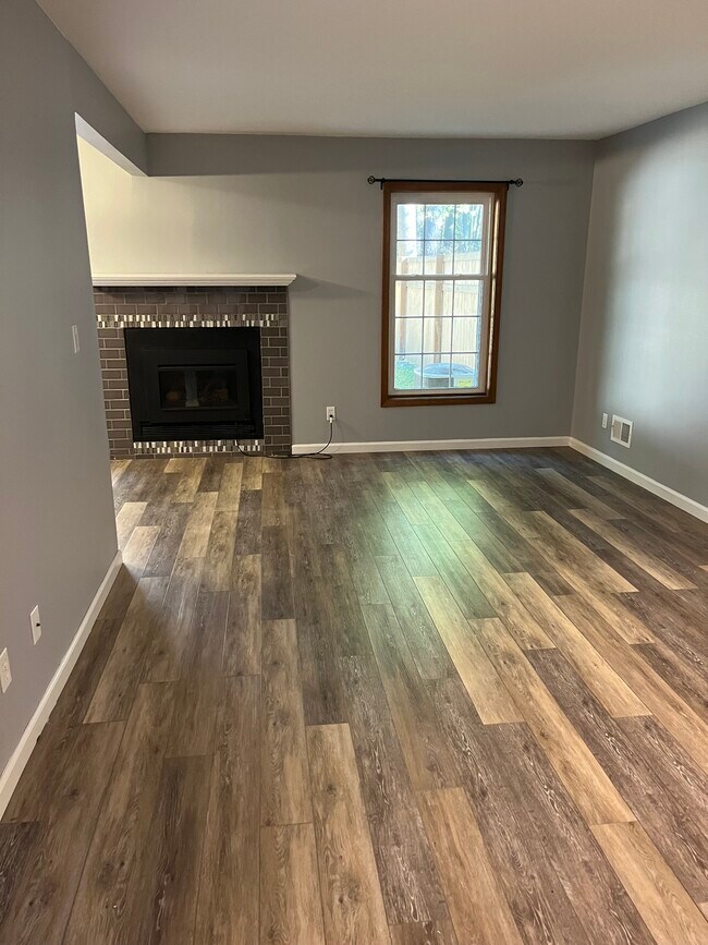 Building Photo - 104 Deer Run Dr