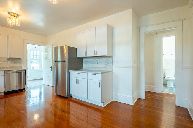Cocina - 2346 SE Ankeny St