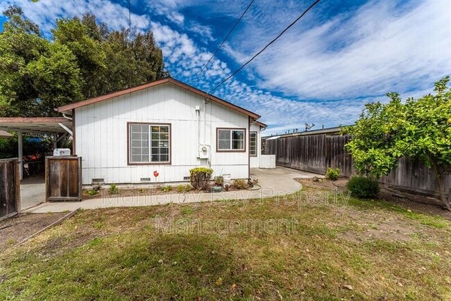 Building Photo - 1023 Harcourt Ave