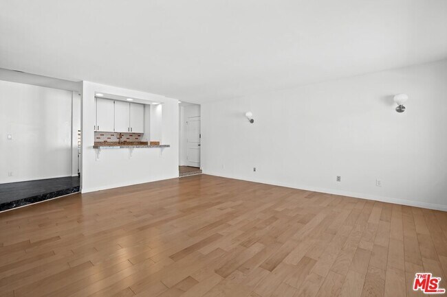 Building Photo - 11820 Mayfield Ave