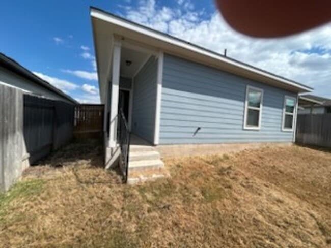 Building Photo - 4-bedroom 2-bathroom house for rent! HOUSI...