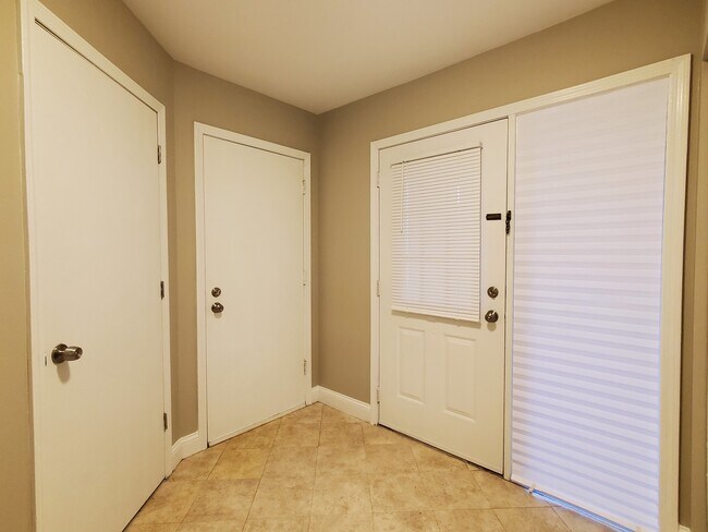 Foto del edificio - 986 Ridgefield Ln