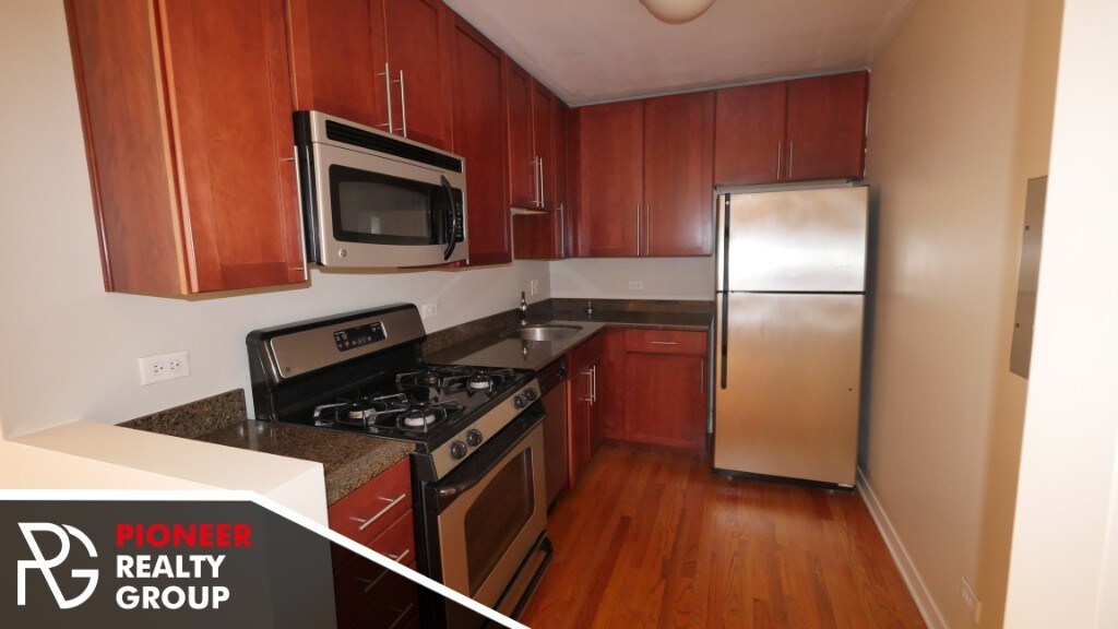 Foto principal - 625 W Wrightwood Ave
