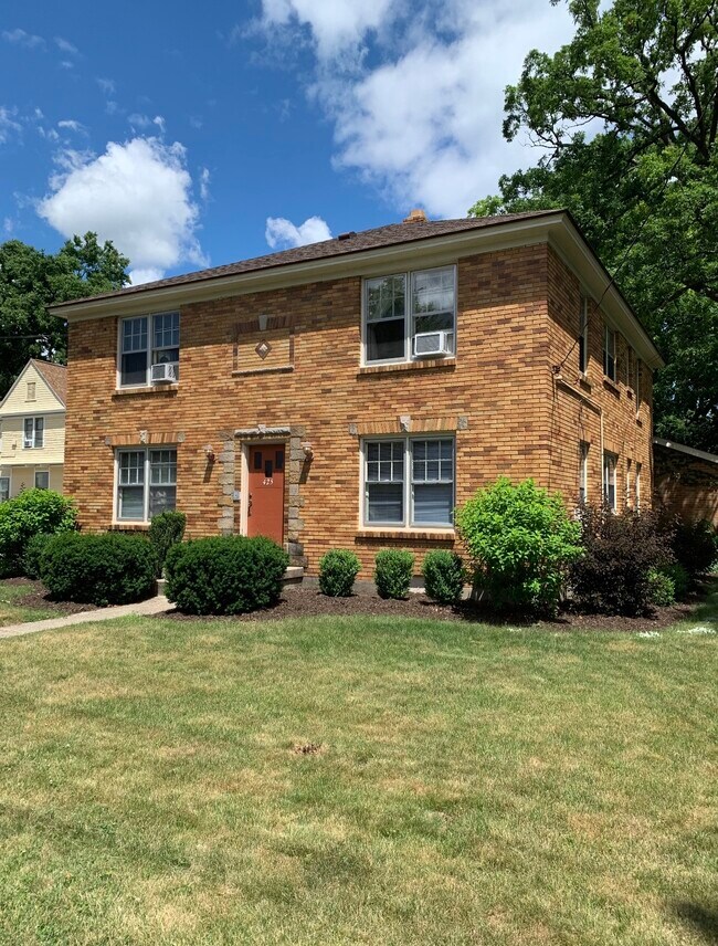 425 Lyon St NE Unit 4, Grand Rapids, MI 49503 Apartments in Grand