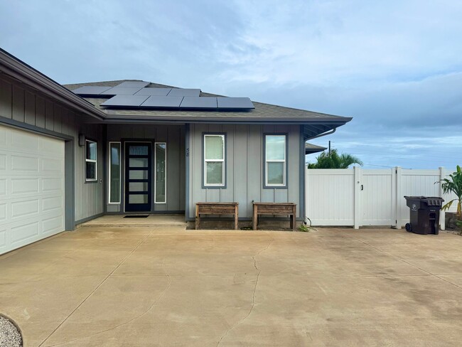 Foto del edificio - Stunning Renovated 3 Bedroom / 2.5 Bathroom Home with Ocean & Mountain Views in Waiolani Mauka!