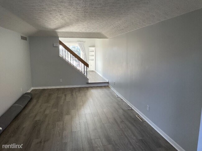 Building Photo - 20 Lower Hill Ln
