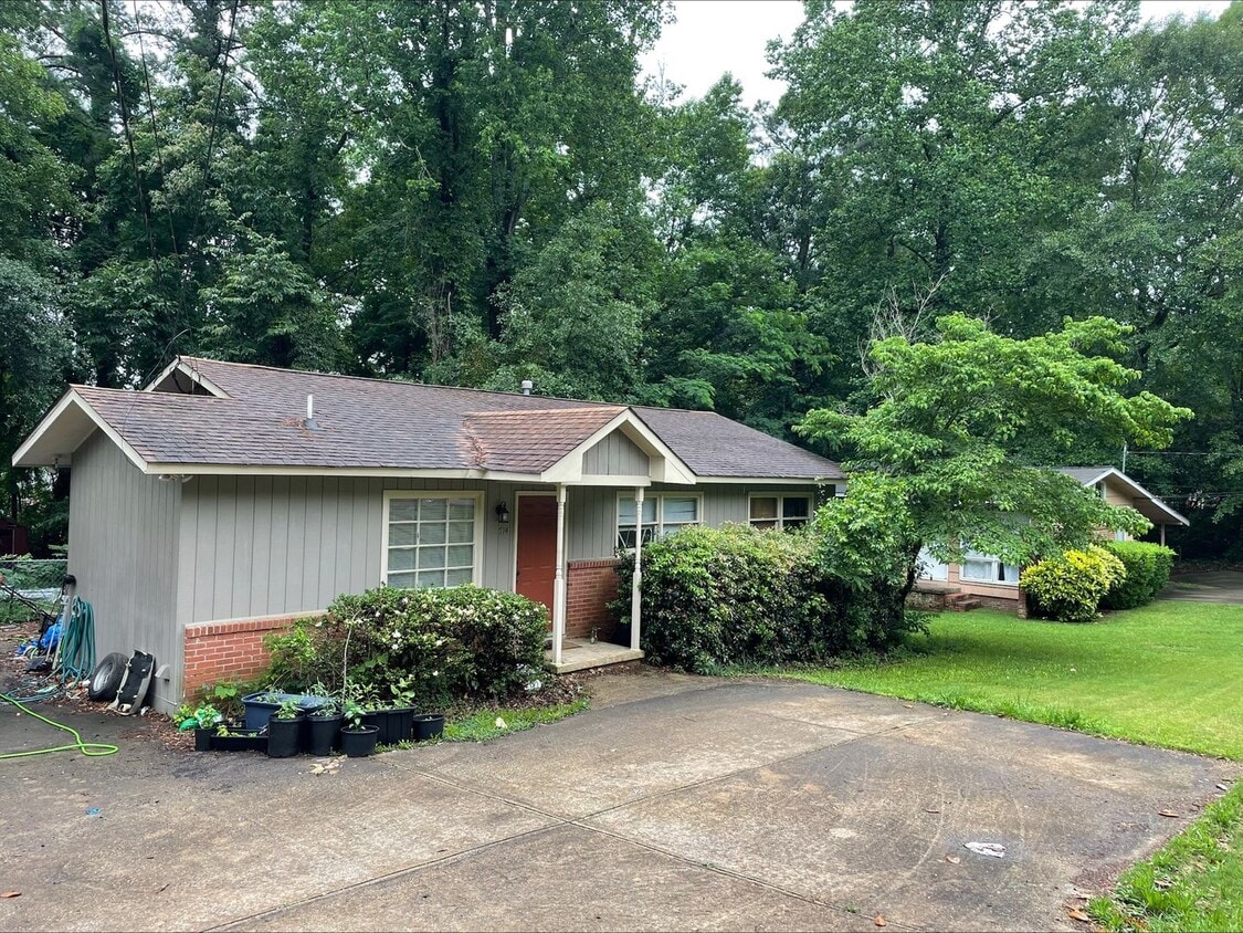 Building Photo - 714 Harper Ave