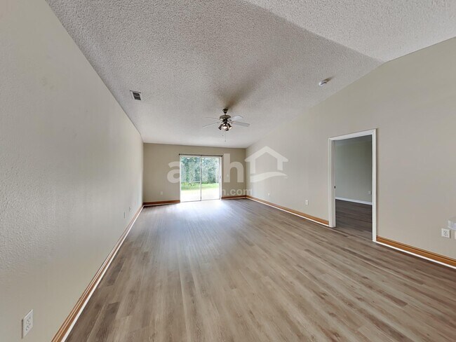 Foto del edificio - 25012 Hyde Park Blvd