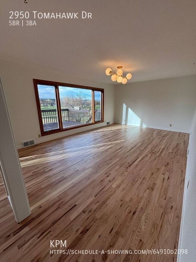 Building Photo - 2950 Tomahawk Dr