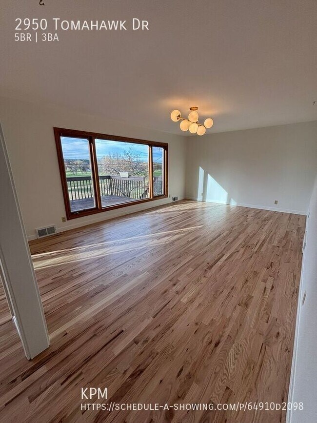 Foto del edificio - 2950 Tomahawk Dr