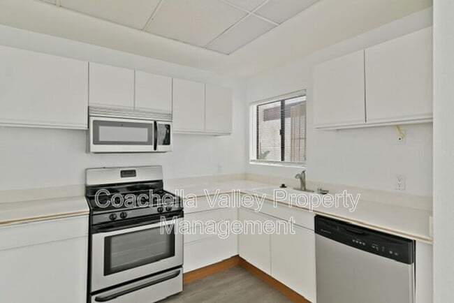 Building Photo - 2601 S Broadmoor Dr