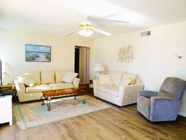 Foto del edificio - 409 Pine Glen Ln