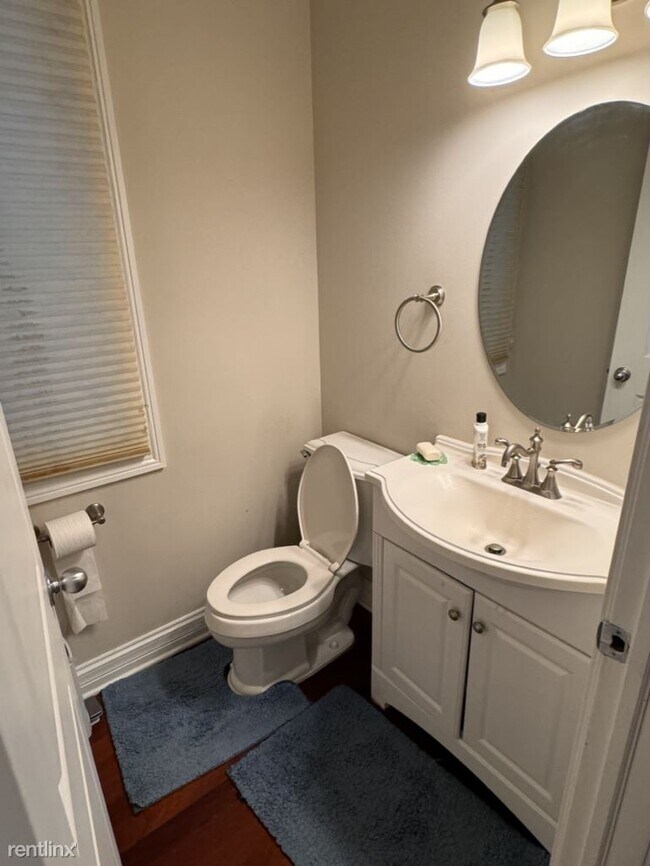 Foto del edificio - 5 br, 3.5 bath House - 2332 West Morse Avenue