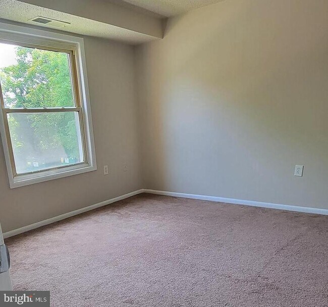 3815 Swann Rd Unit 101, Camp Springs, MD 20746 Room for Rent in Camp