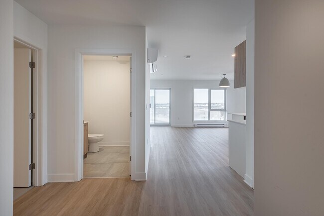 Building Photo - U403