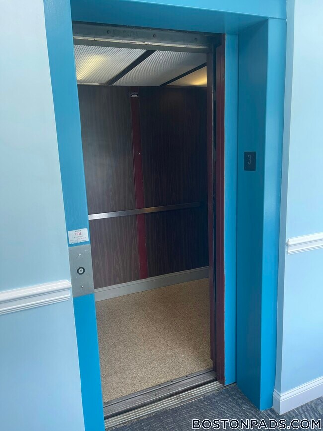 Building Photo - 191 N Common St