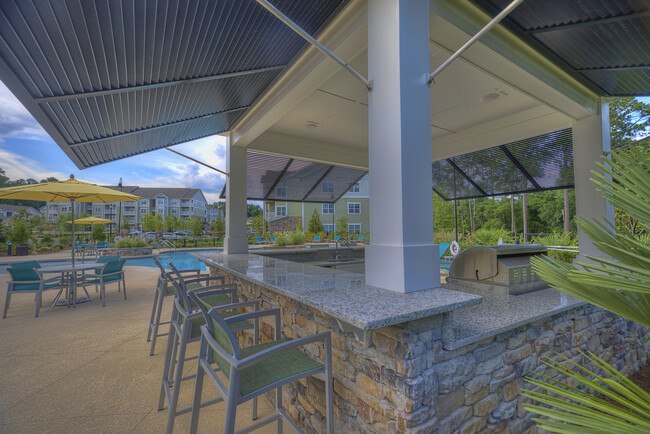 Poolside kitchen and bar - Lullwater at Blair Stone