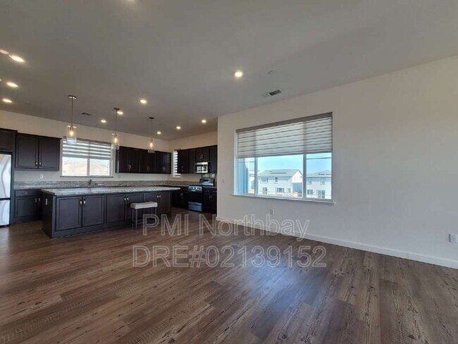 Foto del edificio - 2466 Shore Vis