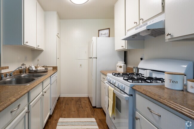 1 habitación, 1 baño - 700 pies cuadrados - Los Arboles