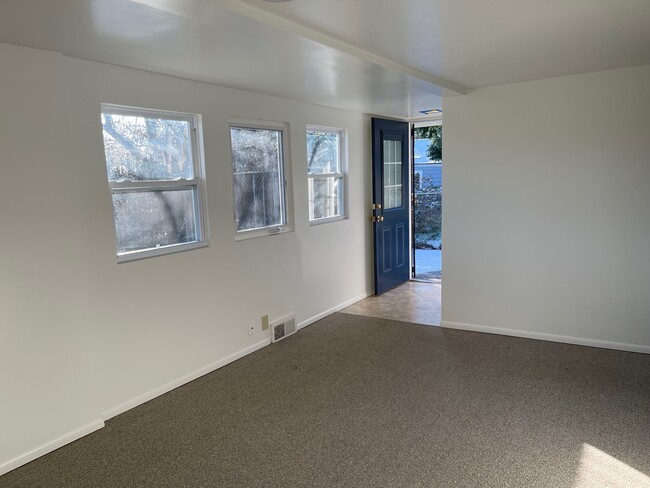 Building Photo - 12044 N Park Ave N